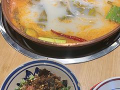 -洱火云南酸菜牛肉火锅(石景山当代商城店)