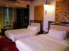 -喜鹊愉家酒店(郑州曼哈顿博览中心地铁站店)