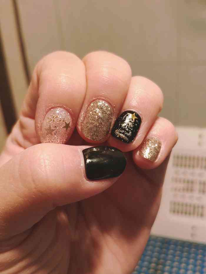 刘娟美甲沙龙(武汉群光广场店)-"【项目】手部美甲持久度真的很差,贴