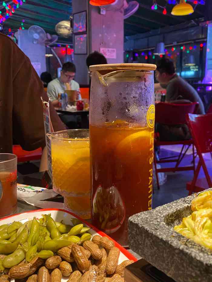 天台上见烧烤(白石洲店)-"[薄荷]环境:天台见确实是天台见,吃饭.