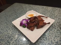 脆皮玻璃乳鸽-峰少印宴·私房菜·生猛海鲜·地道水乡菜(万江店)