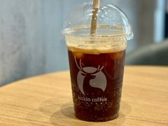 黑金气泡美式-瑞幸咖啡(东直门枢纽店)