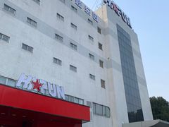 -嗨翻Hi-Fun竞技主题乐园·蹦床亲子生日轰趴(国光1937店)