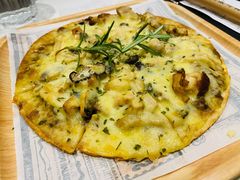 牛肝菌烤鸡肉pizza-卡朋西餐(较场西路店)
