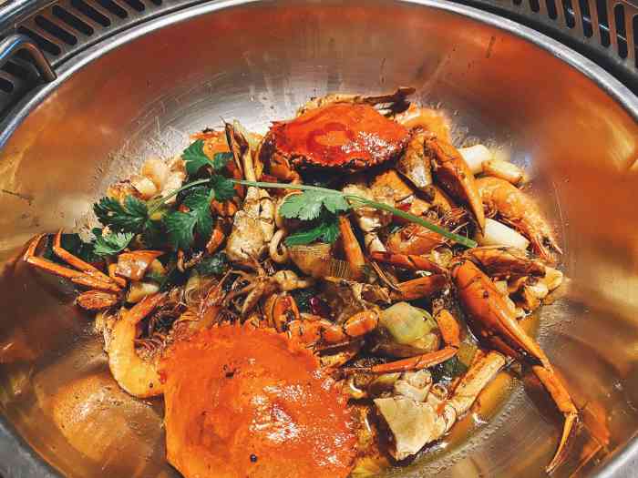 七欣天(杭州信义坊店)-"蟹蛮新鲜的,之后的火锅就口味一般了.而且.