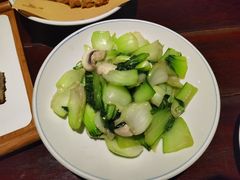青菜炒蘑菇-大牌大·传统杭帮菜(湖滨店)