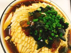 -虾弄弄海派小龙虾·牛羊蝎子火锅