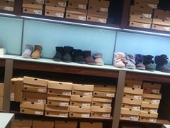 -UGG(燕莎奥特莱斯购物中心店)