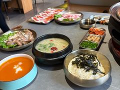 -围炉肉舍•炭烤活鳗•丹东海鲜烤肉(步行街店)