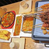 俩人团了个99双人餐，东西挺多性价比高。上下两层