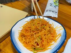 酸辣土豆丝-九號院子海鲜烧烤