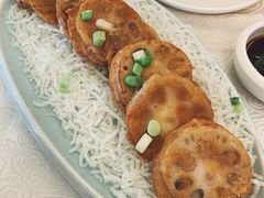 香煎鹅肝藕饼-悦湖公馆