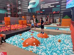 -极限PLAY运动娱乐新世界·团建派对潮玩休闲馆·室内蹦极高空游乐园