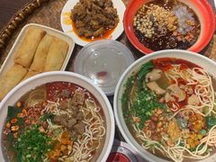 -爆炸头阿姨小四川正宗川味小吃(无任何分店)