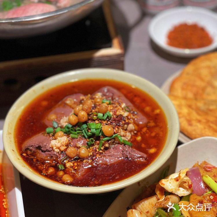 深圳跷脚牛肉领导者｜冯四孃开到国贸商圈啦！