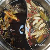 又来打卡马路边边了，串串吃的不多，但是每次都是必来这