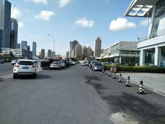 入口-大连市游泳馆-地面停车场