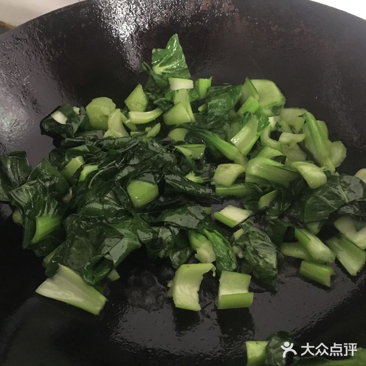 午餐首选好吃美味的青菜面疙瘩