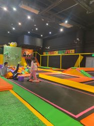 -蹦蹦跳跳(新奥购物中心店)