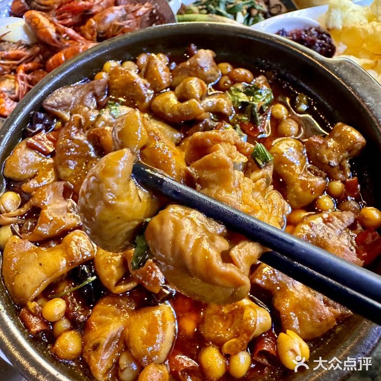 这家烧烤不愧是大理的排队王… 这家烧烤在大理真的毫无对手