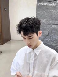-一家只做男发烫染的店