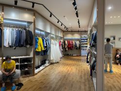 试衣间-尤尼可国际影像(万源分店)