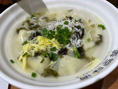 鸡汤荠菜小馄饨-弄堂咪道-饭香·面香·馄饨香(兴梅店)