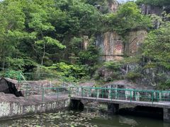 -伍山石窟