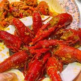 广州小龙虾🦞一口肉一口蒜蓉拌面太绝了吧🤤