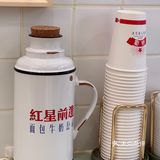 东四这家面包房超级火爆，都是来他家买面包，打牛奶的