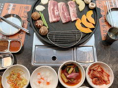 -彭妈家•韩国烤肉料理(张杨路店)