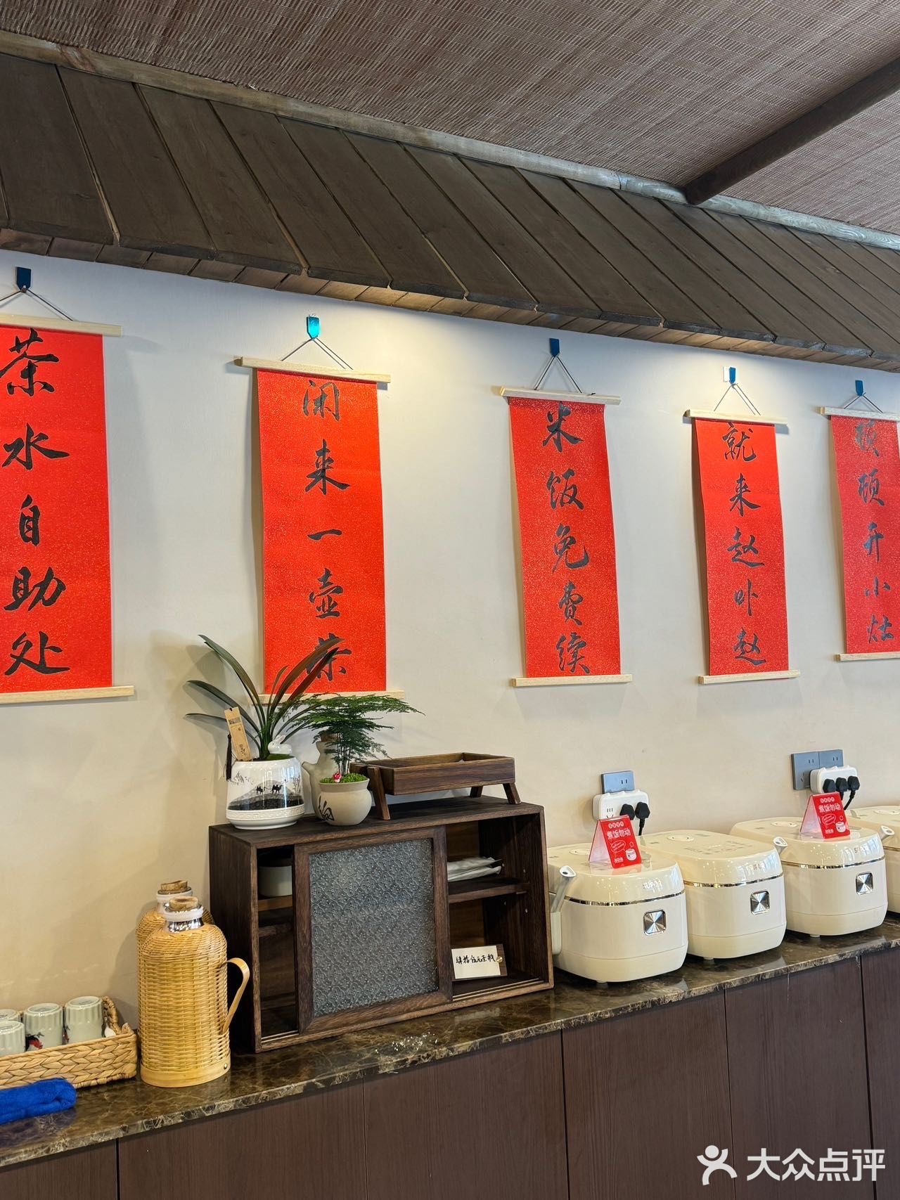 我们点的微辣四人餐很大一盆 方便面侵泡的汤汁嘎嘎香