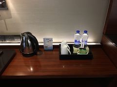 -武汉光谷广场杨家湾地铁站怡程酒店