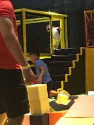 -蹦蹦跳跳(新奥购物中心店)