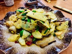 土豆腊肉回锅-石磨豆花家常菜·牦牛排土火锅