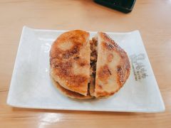 牛肉圆葱馅饼-杨妈妈粥店(滑翔路店)