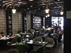 -钟书阁(松江泰晤士小镇店)