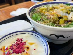 -云阿蛮云南生烫牛肉米线(奉贤路店)