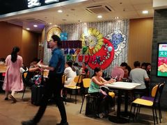 等位区-麦当劳(皇岗路店)
