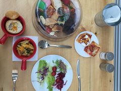 实木的餐桌-So Lounge索兰至餐厅(蓝色港湾店)