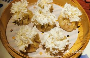Flower-shaped Steamed Dumplings