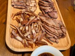 -老天桥酱肉烧饼夹肘子(天桥店)