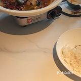 这家餐厅适合聚餐。菜量超级丰盛。麻鸭份量还好吧