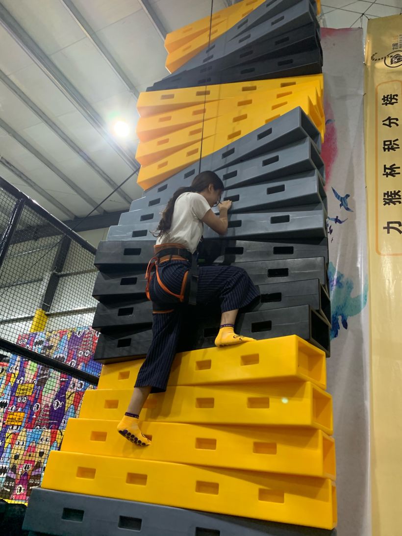 力猴蹦床攀岩游记