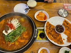 土豆排骨火锅-喇喇排骨火锅·传统韩式脊骨汤(望京西园总店)