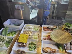 -山野的朋友露营炭火烤肉