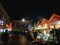 -布尔津河堤夜市