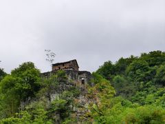 -高荡千年布依古寨旅游景区