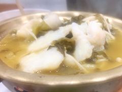 老坛酸菜鱼饭-南城香·饭香串香馄饨香(青年路店)