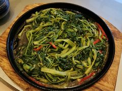 鉄板虾酱通菜-沙龙酒家